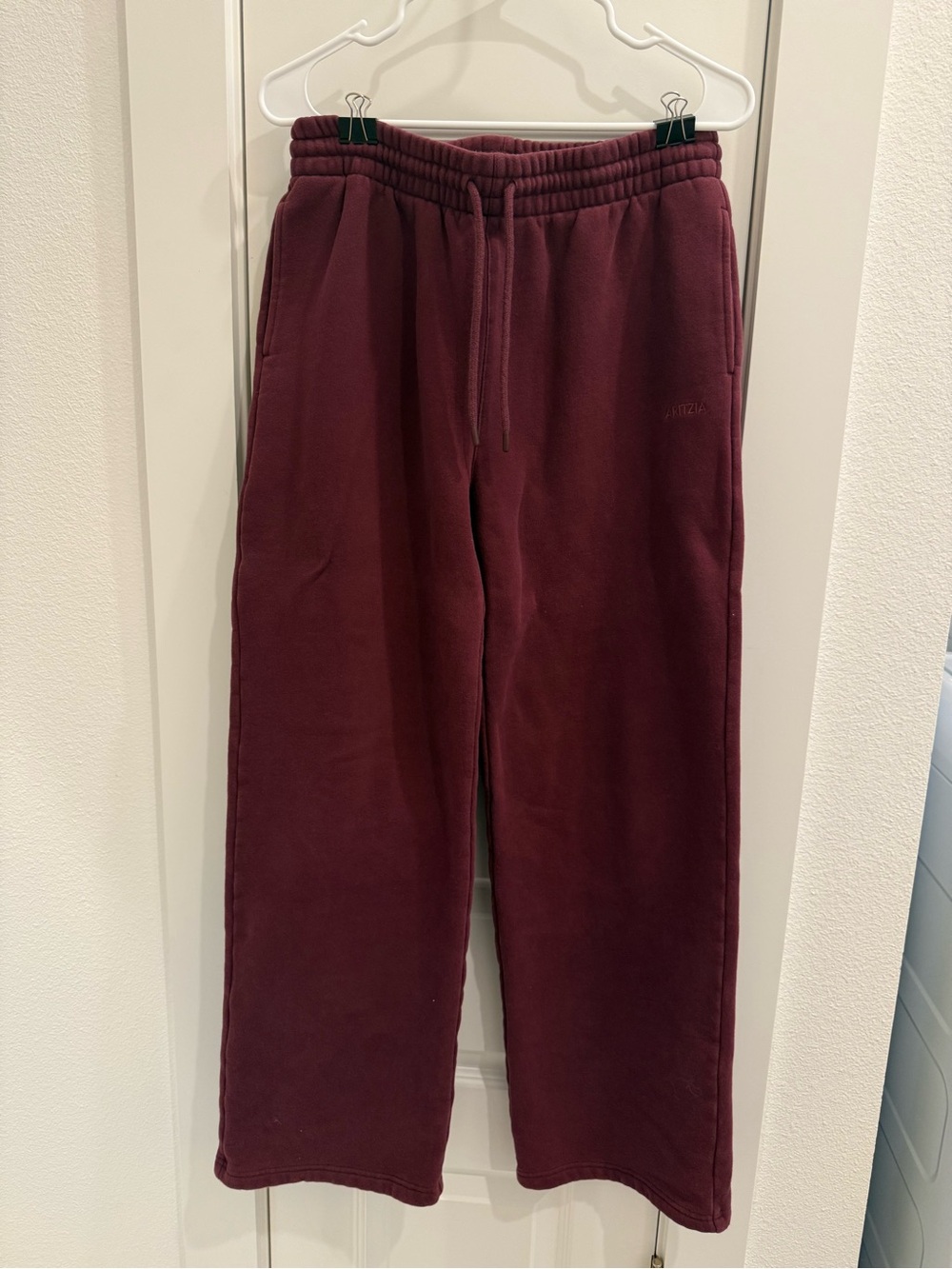 Aritzia Cozy Fleece Boyfriend Basic Wide Sweatpant - Picture 3 of 7